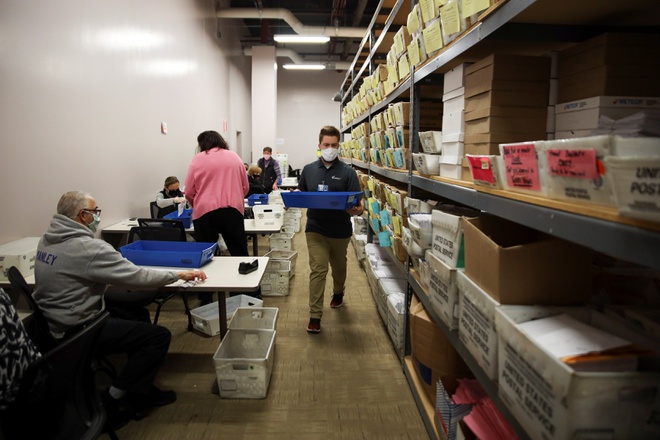 Bầu cử Tổng thống Mỹ: Biden dẫn trước nhưng Trump đang có cơ hội vượt lên 